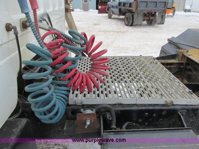 image for item G8907 1990 GMC TopKick 7000 semi truck