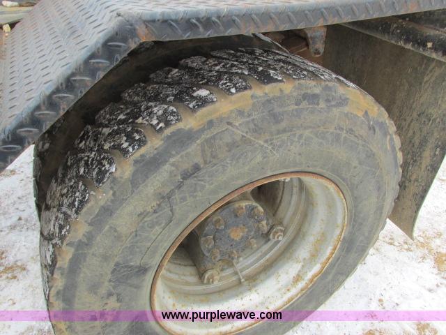 image for item G8907 1990 GMC TopKick 7000 semi truck