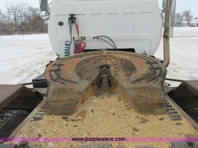 image for item G8907 1990 GMC TopKick 7000 semi truck