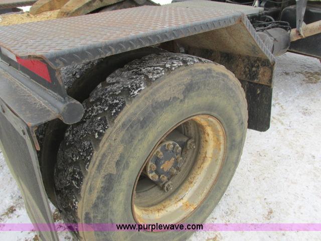 image for item G8907 1990 GMC TopKick 7000 semi truck