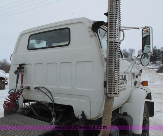 image for item G8907 1990 GMC TopKick 7000 semi truck