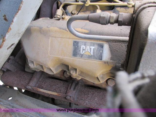 image for item G8907 1990 GMC TopKick 7000 semi truck