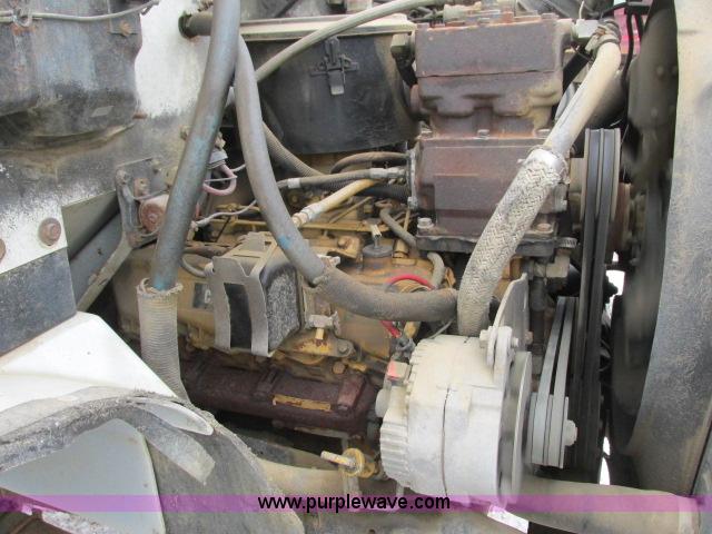 image for item G8907 1990 GMC TopKick 7000 semi truck