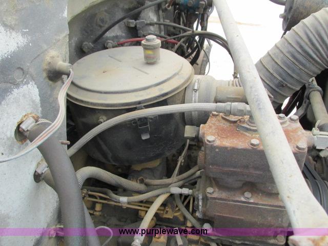 image for item G8907 1990 GMC TopKick 7000 semi truck