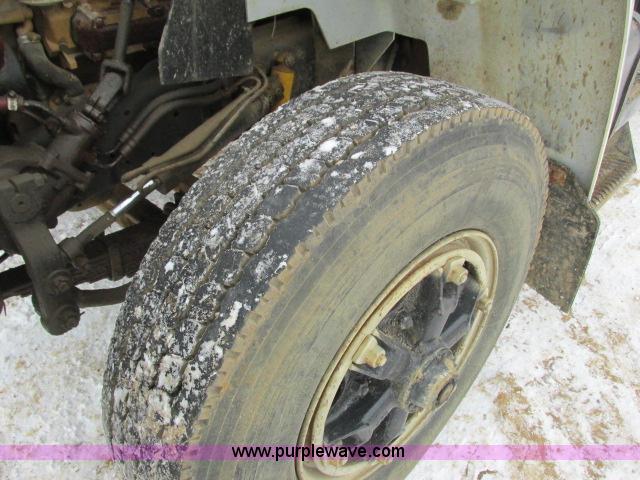 image for item G8907 1990 GMC TopKick 7000 semi truck