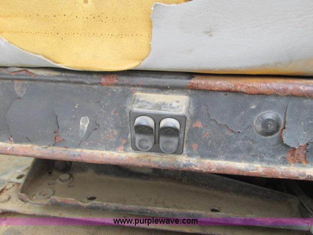 image for item G8907 1990 GMC TopKick 7000 semi truck