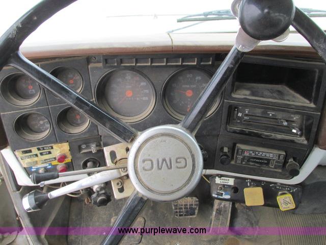 image for item G8907 1990 GMC TopKick 7000 semi truck