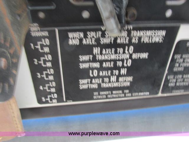 image for item G8907 1990 GMC TopKick 7000 semi truck