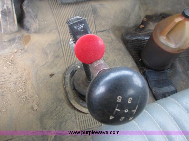 image for item G8907 1990 GMC TopKick 7000 semi truck