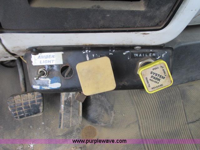 image for item G8907 1990 GMC TopKick 7000 semi truck