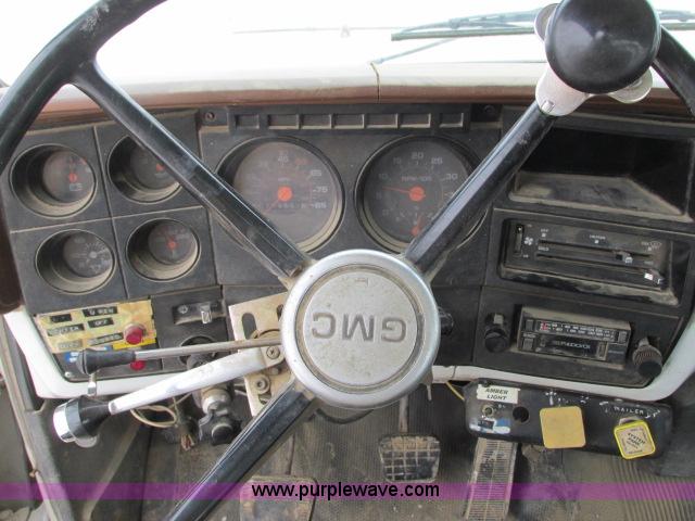 image for item G8907 1990 GMC TopKick 7000 semi truck