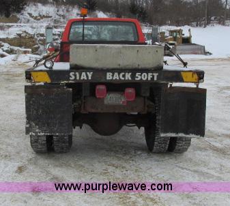 image for item G8908 1988 Ford F800 flatbed truck