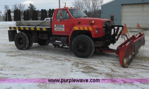 image for item G8908 1988 Ford F800 flatbed truck