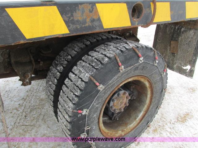 image for item G8908 1988 Ford F800 flatbed truck