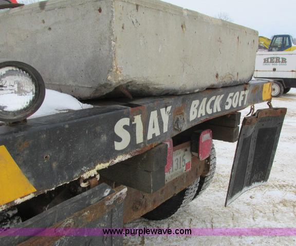 image for item G8908 1988 Ford F800 flatbed truck