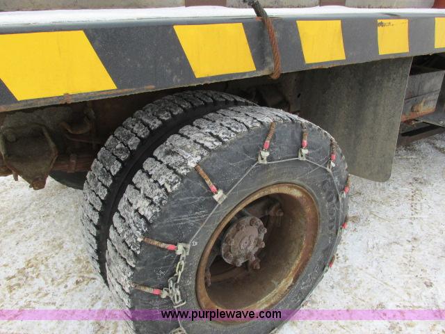 image for item G8908 1988 Ford F800 flatbed truck