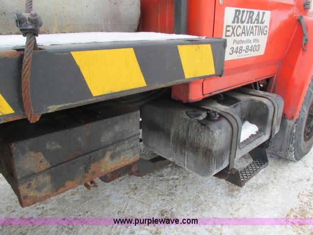 image for item G8908 1988 Ford F800 flatbed truck