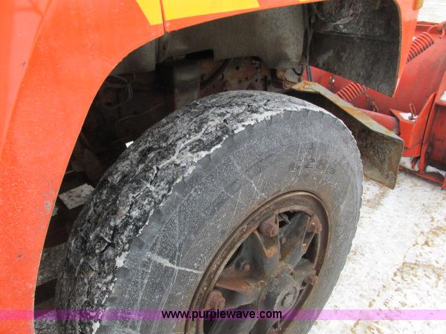 image for item G8908 1988 Ford F800 flatbed truck