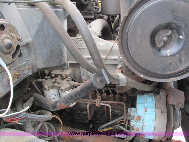 image for item G8908 1988 Ford F800 flatbed truck