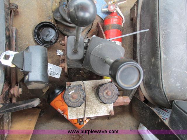 image for item G8908 1988 Ford F800 flatbed truck