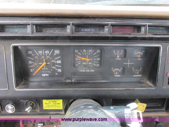 image for item G8908 1988 Ford F800 flatbed truck