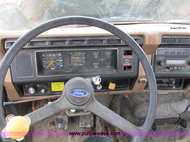 image for item G8908 1988 Ford F800 flatbed truck