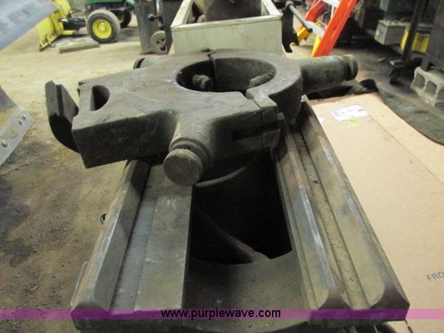 image for item G8911 Meuser & Company 8257 lathe threading machine