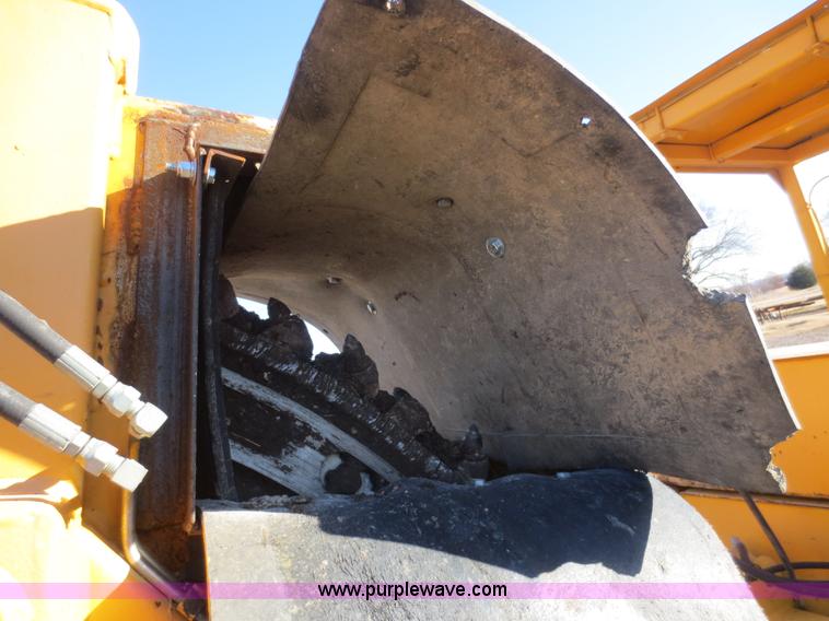 image for item H6688 1996 Ditch Witch 7610DD concrete wheel saw