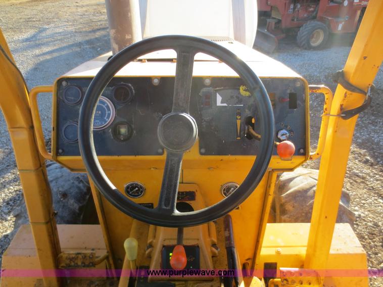 image for item H6688 1996 Ditch Witch 7610DD concrete wheel saw