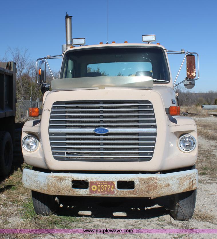 image for item H7292 1993 Ford LTS9000 semi truck