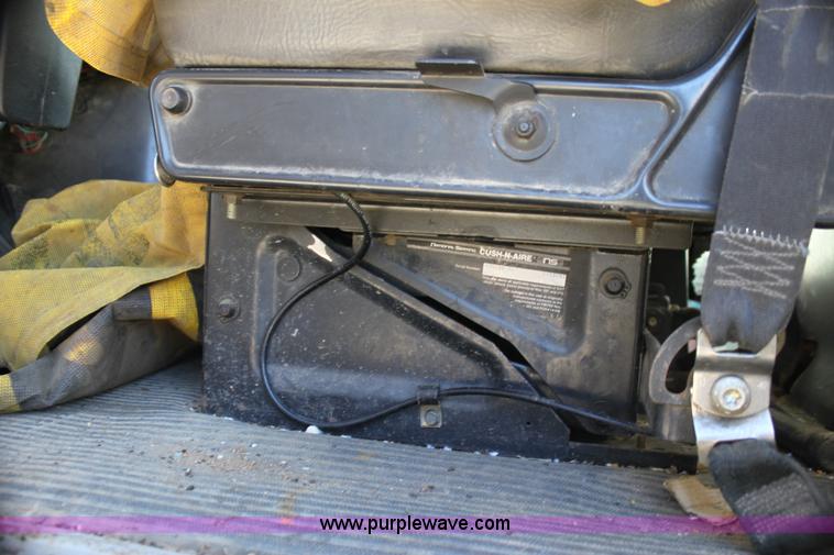 image for item H7292 1993 Ford LTS9000 semi truck