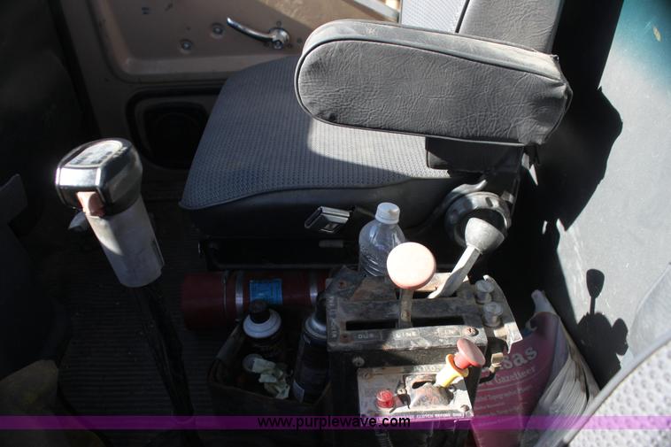 image for item H7292 1993 Ford LTS9000 semi truck