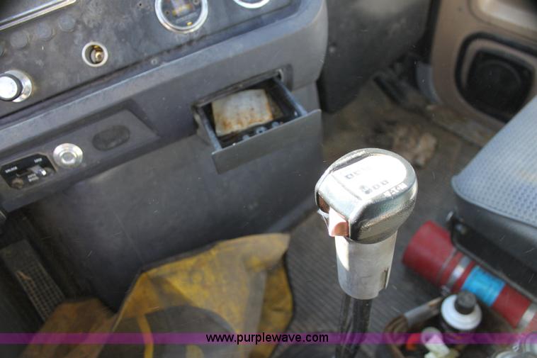 image for item H7292 1993 Ford LTS9000 semi truck