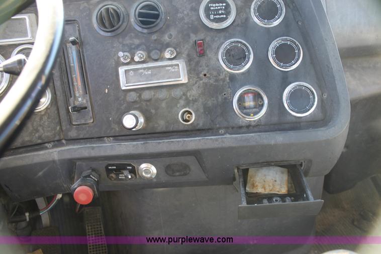 image for item H7292 1993 Ford LTS9000 semi truck