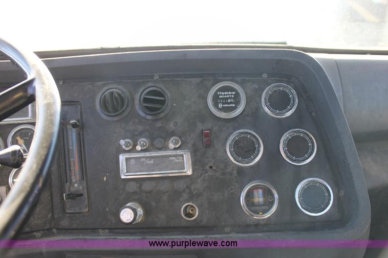 image for item H7292 1993 Ford LTS9000 semi truck