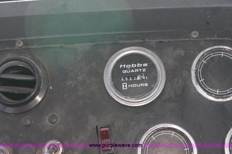 image for item H7292 1993 Ford LTS9000 semi truck