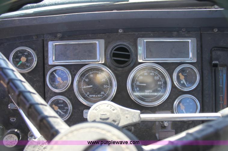 image for item H7292 1993 Ford LTS9000 semi truck