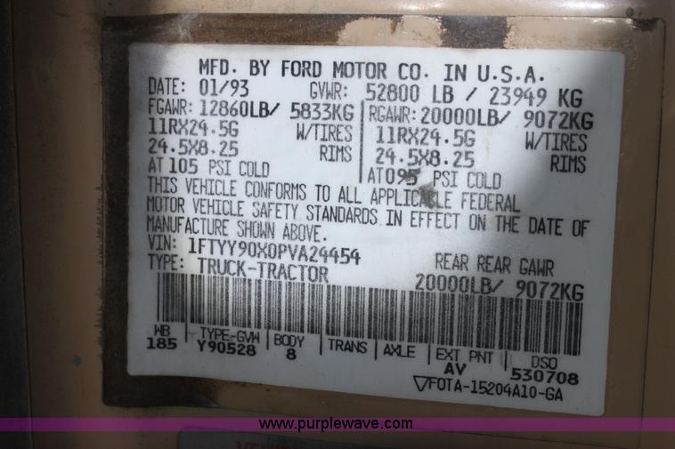 image for item H7292 1993 Ford LTS9000 semi truck