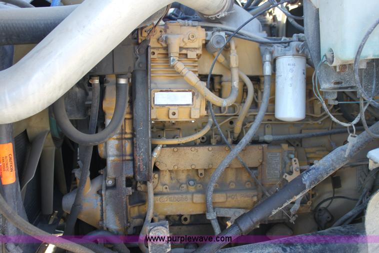 image for item H7292 1993 Ford LTS9000 semi truck