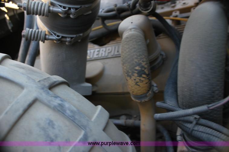 image for item H7292 1993 Ford LTS9000 semi truck