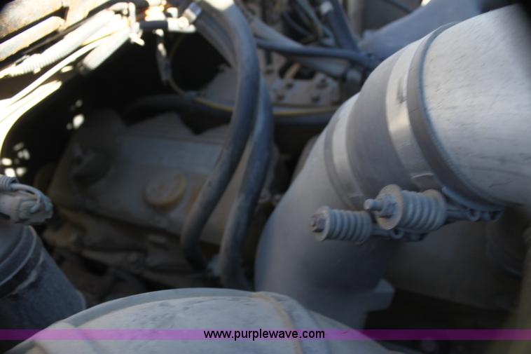 image for item H7292 1993 Ford LTS9000 semi truck