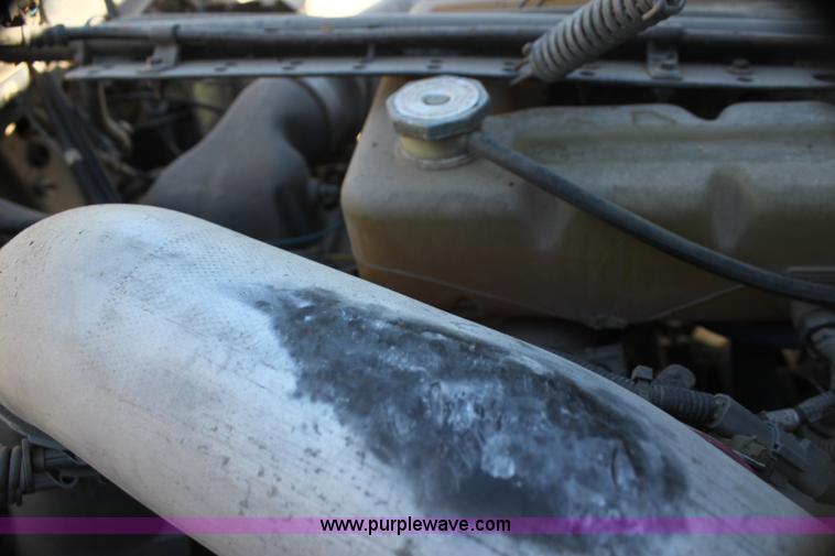 image for item H7292 1993 Ford LTS9000 semi truck