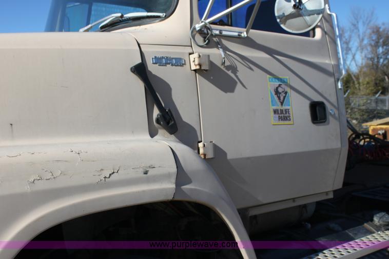image for item H7292 1993 Ford LTS9000 semi truck