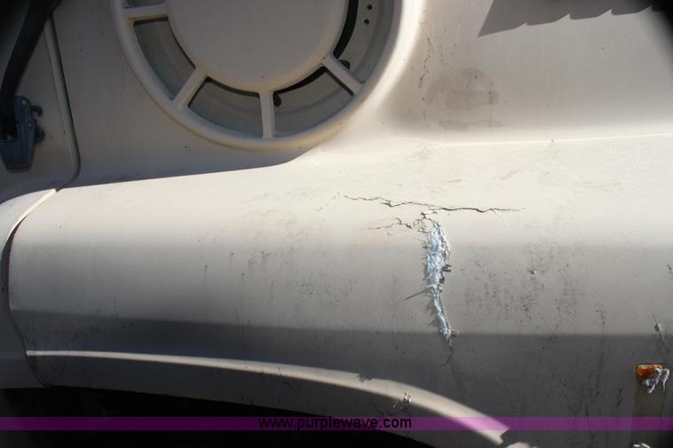 image for item H7292 1993 Ford LTS9000 semi truck