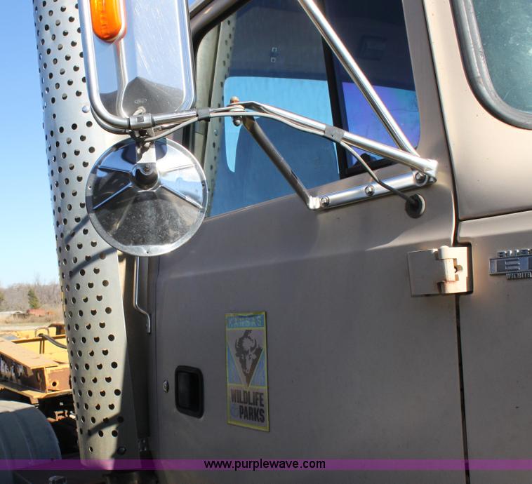 image for item H7292 1993 Ford LTS9000 semi truck