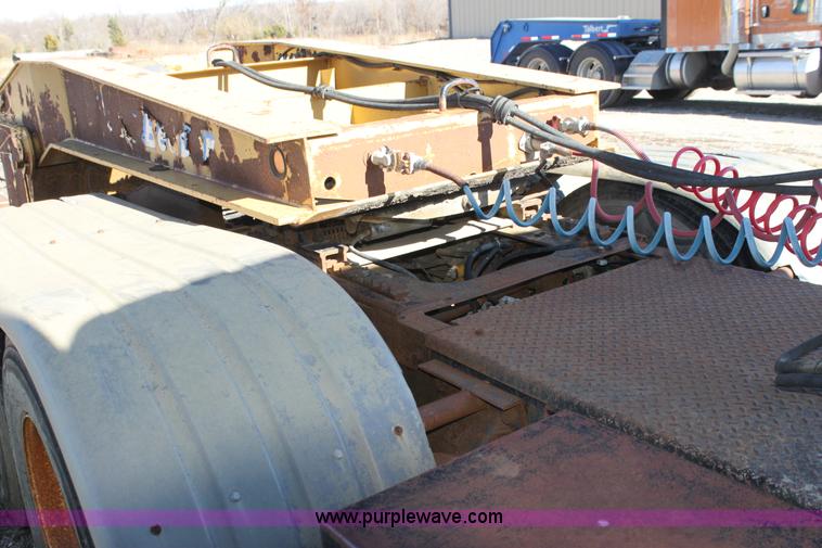 image for item H7292 1993 Ford LTS9000 semi truck