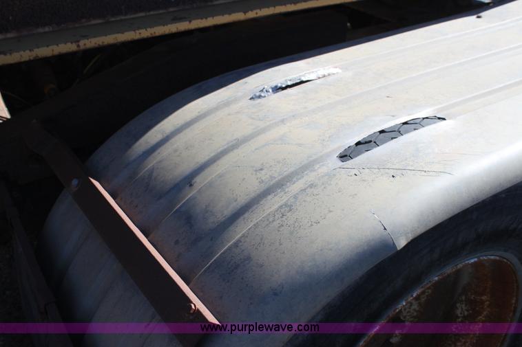 image for item H7292 1993 Ford LTS9000 semi truck