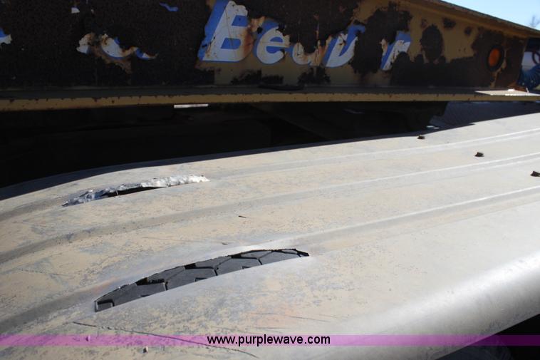 image for item H7292 1993 Ford LTS9000 semi truck