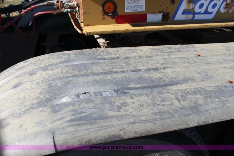 image for item H7292 1993 Ford LTS9000 semi truck