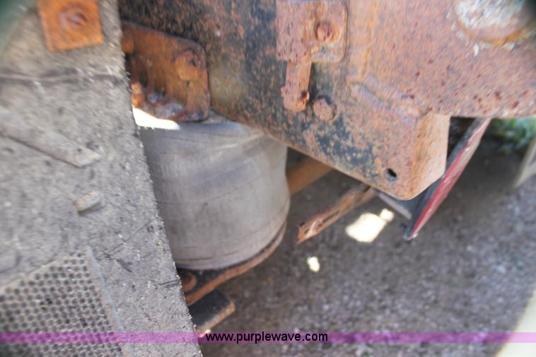 image for item H7292 1993 Ford LTS9000 semi truck